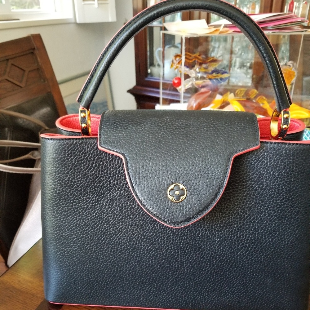 LV Capucines MM  bag - Picture 2 of 15